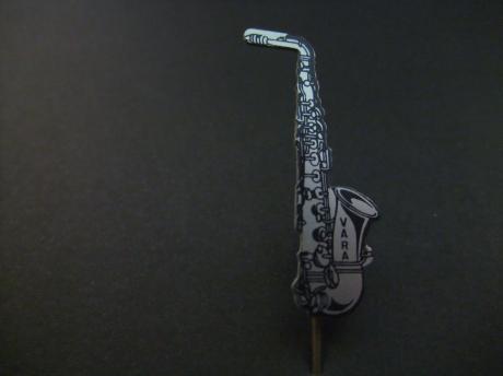 VARA ( Vereniging van Arbeiders Radio Amateurs omroep)  saxofoon muziekinstrument